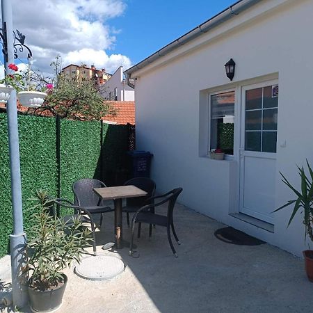 Adamovic Apartment Пирот Екстериор снимка