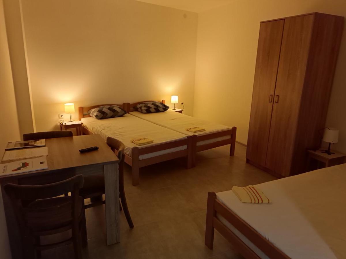 Adamovic Apartment Пирот Екстериор снимка