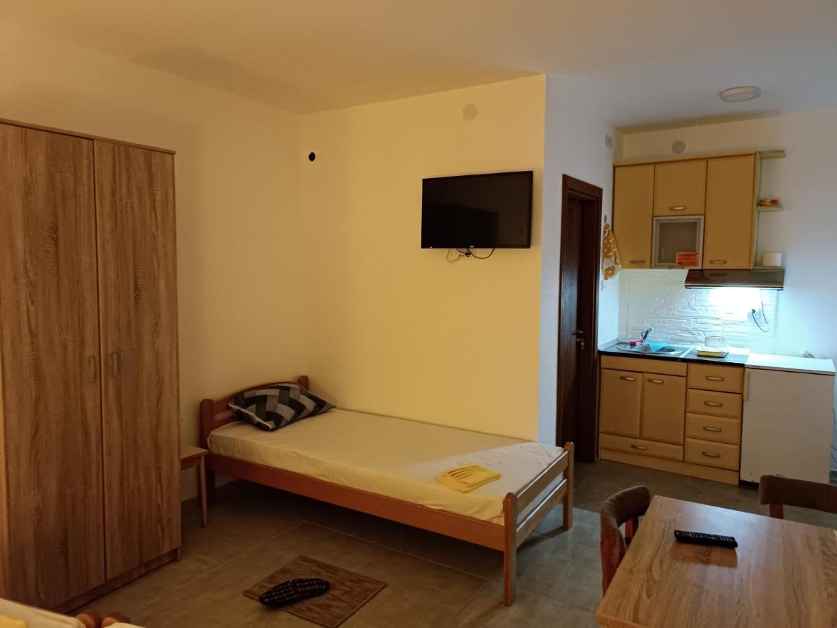 Adamovic Apartment Пирот Екстериор снимка