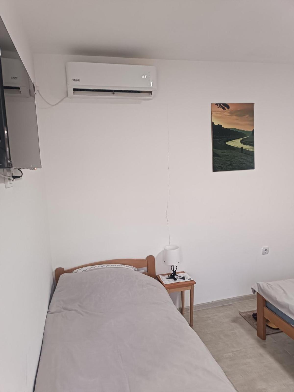 Adamovic Apartment Пирот Екстериор снимка