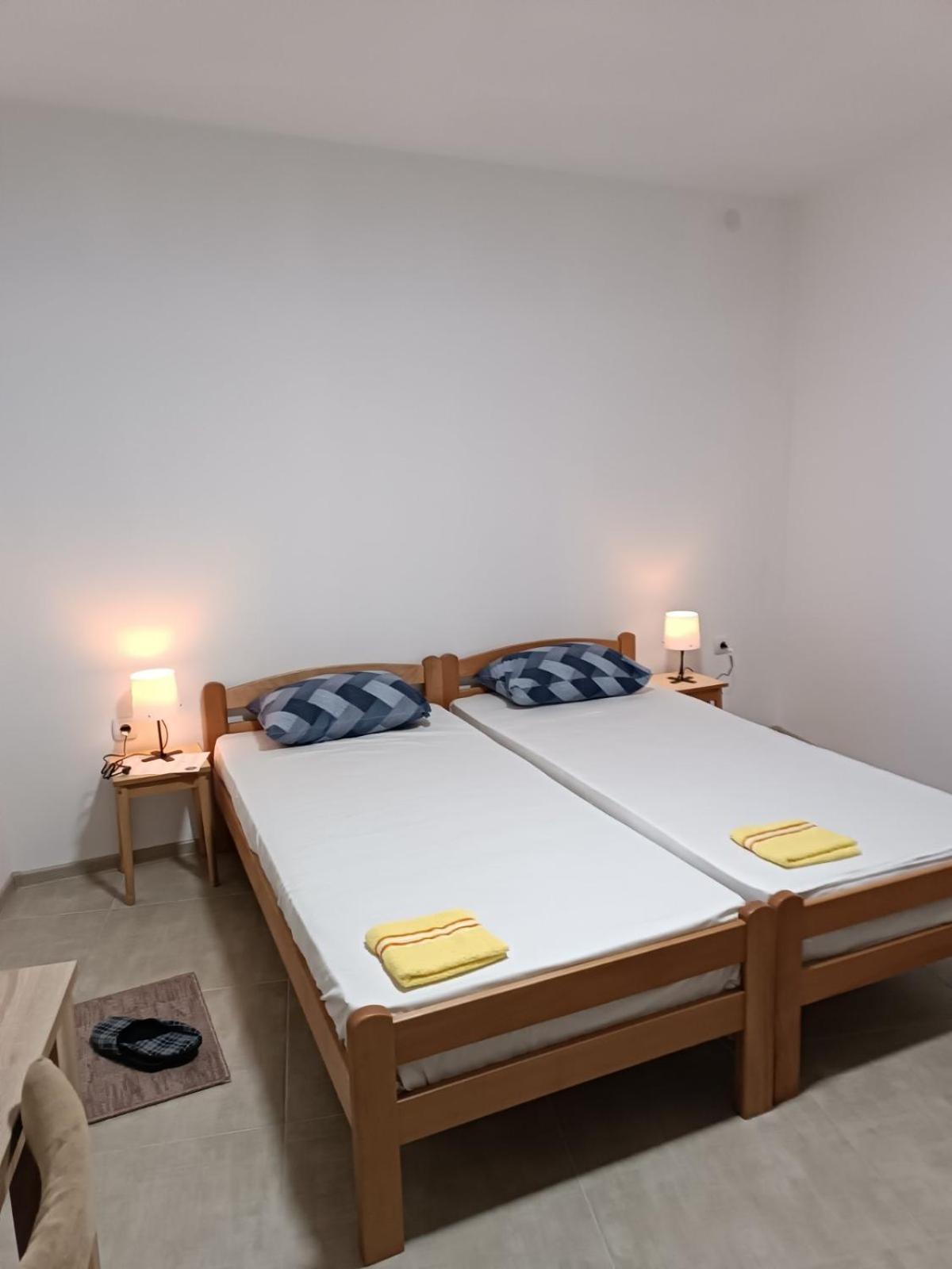 Adamovic Apartment Пирот Екстериор снимка