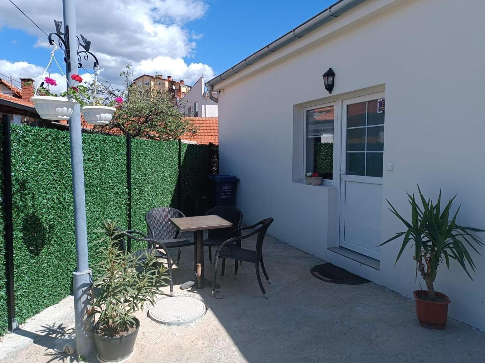 Adamovic Apartment Пирот Екстериор снимка